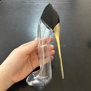 Flacon de <span class=keywords><strong>parfum</strong></span> en verre de haute qualité en <span class=keywords><strong>forme</strong></span> de chaussure à talons hauts transparent créatif vide de 80 ml Emballage de flacon cosmétique en gros - Product Image 5