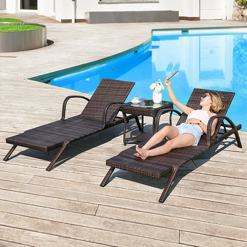 공장 도매 저렴한 가격 PE 등나무 침대 태양 안락 의자 비치 수영장 물 수영 일광욕 의자