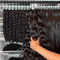 Lots de Cheveux Humains Bruts en Gros 100% Naturels, Lisses, Ondulés et Bouclés, Cheveux Cambodgiens Naturels Ondulés en Paquets
