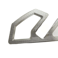 Support de couvercle de distribution double en aluminium usiné CNC sur mesure, finition argentée, avec brochage en acier inoxydable, prix usine