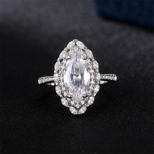 Anello con zirconi Marquise per donna, elegante gioiello di lusso alla moda - Product Image 1