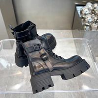 Bottes Femme 2026 Nouveau Style Montantes Noires Tendance Polyvalentes Rétro à Talon Compensé et Semelle Épaisse à Lacets Rehaussantes