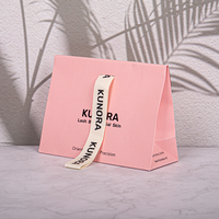 Venta al por mayor personalizado impreso Rosa arte papel regalo artesanía BOLSA DE LA COMPRA embalaje reciclable con asas de cinta con su propio logotipo