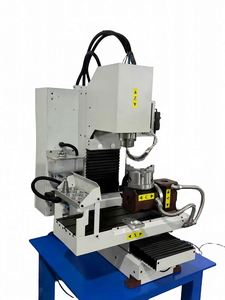 Vente directe usine – Centre d'usinage vertical micro 5 axes, broche BT30, CNC DELEM, précision 0,01, multifonctionnel, économique, 8 outils - Product Image 5