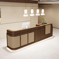 Nouveau bureau d'accueil carré en rotin de style chinois avec grain de bois et éclairage LED, rangement intégré pour hôtel boutique et bureau