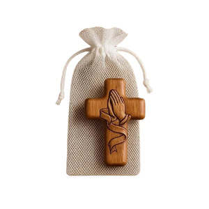 Nueva Cruz de Bolsillo Cristiana de Madera Pulida 2D, Regalo Religioso, Decoración <span class=keywords><strong>para</strong></span> el Hogar, 4x6cm, Grabada <span class=keywords><strong>para</strong></span> <span class=keywords><strong>Bautizo</strong></span> y Navidad - Product Image 1