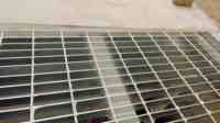 Grille de couverture de canal de drainage antidérapante en acier galvanisé à chaud pour passerelle photovoltaïque et matériaux de construction métalliques