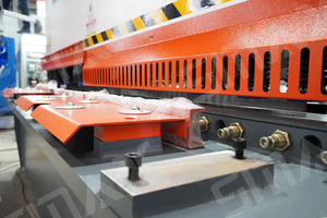 <span class=keywords><strong>Cisaille</strong></span> à guillotine semi-automatique CNC SMAX QC12K E21S 10x3200mm haute précision 11kW avec garantie de 2 ans pour tôlerie - Product Image 5