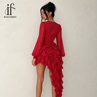 Robe de soirée mini rouge glamour à manches longues, col en V profond, corsage croisé, volants étagés, ourlet asymétrique haut-bas, robe de cocktail