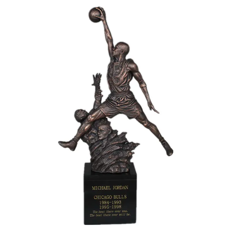 प्रसिद्ध रिपोर्टर प्रतिमा 3 डी अनुकूलित कोल्ड कास्ट रेसिन कांस्य बास्केटबॉल खिलाड़ी की प्रतिमा स्मारिका के लिए