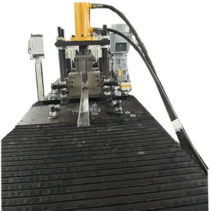 Máquina de laminación de perfil de revestimiento de acero de canal U de metal ajustable de ancho