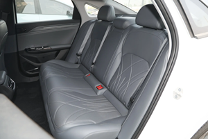 Auto Usate per Galaxy L6 2025 PHEV 1.5 EM-i DHT 60KM Launch Edition 160KW Batteria 8.5kWh Autonomia <100km Chilometraggio 58000km Guida a Sinistra - Product Image 5