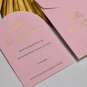 Invitaciones de Boda Artísticas Personalizadas al por Mayor en Papel Kraft con Acabado en Relieve y Serigrafía para Distribuidores de Boutiques de Bodas - Product Image 5