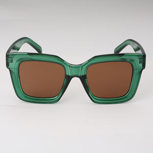 Nouveauté 2025 Lunettes de soleil unisexes tendance à monture carrée intégrale Protection UV400 Couleurs Pantone disponibles Certifiées CE Extérieur - Product Image 5