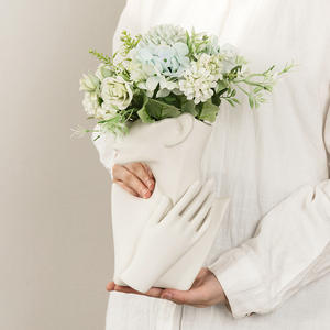 LOGO Gravierte Werbung Nordic Ceramic Creative Retro Weiß Gentleman Side Face Vase Home Decoration Desktop Vase - Product Image 4