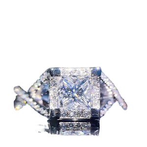 Anillo de Diamantes con Corte Esmeralda F1441 para Mujer - Anillo de Compromiso Clásico con Piedra Central Redonda de 1 Quilate en Oro de 18K |   Luxira Expor - Product Image 1