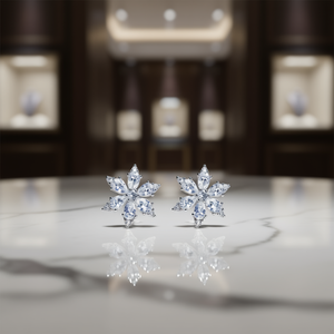 E1486 Orecchini a Perno con Fiore in Oro Bianco, Cristalli e Strass, Montatura a Griffe, Classici da Donna per Uso Quotidiano - Product Image 2