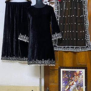 Ensemble Plazzo de qualité supérieure Faux Georgette lourde avec broderie lourde avec tissu en micro coton lourd à manches longues - Product Image 1