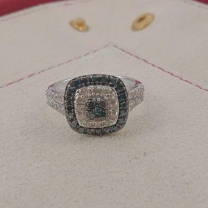 Bague de fiançailles en diamant Jewelspaark 0,862 carats, coupe ronde, couleur fantaisie blanche et bleue, argent sterling 925, pour femme - Product Image 2