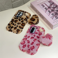 Coque de téléphone Y2K de luxe en peluche douce imprimée léopard, chaude, avec pendentif cœur pompon pour Samsung Galaxy S26 Ultra S25 S23 A57 A56