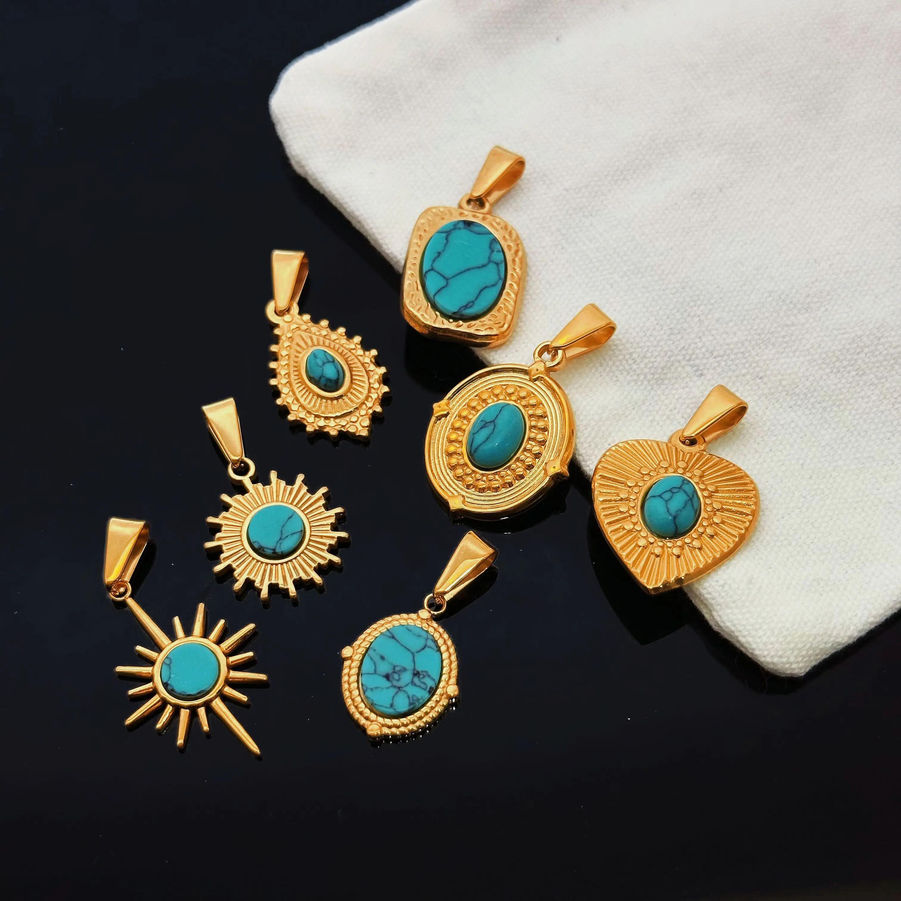 Lucky Sun Healing Nature Stone pendenti gioielli Charms oro acciaio inossidabile cuore blu turchese ciondolo per la creazione di collane fai da te
