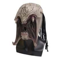 Masque intégral en latex démoniaque beige à texture craquelée, avec énorme bouche violette, dreadlocks noires et crocs, amusant, original et tendance pour fête d'Halloween