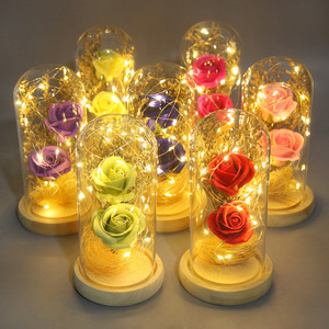 TC 2025ขายดีที่สุดช่อดอกไม้ดอกกุหลาบประดิษฐ์2ชิ้นพร้อมไฟ LED ในโดมแก้วสำหรับวันวาเลนไทน์ของขวัญสบู่กุหลาบสำหรับวันแม่ - Product Image 1