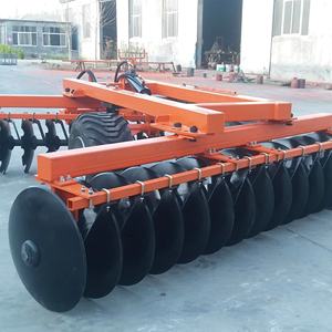 Herse <span class=keywords><strong>à</strong></span> disques lourde entraînée par un tracteur de 180 chevaux - Product Image 1