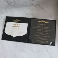 Chic personalizado negro Bi-fold Tapa dura folleto invitaciones de boda con lámina de oro acrílico transparente blanco RSVP tarjetas de bolsillo