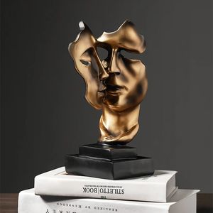 งานฝีมือทำจากเรซิ่นสำหรับตกแต่งบ้านรูปปั้นเรซินแบบนามธรรมของจูบบนมือรูปปั้นมือและใบหน้าสำหรับของขวัญตกแต่งโต๊ะและบ้าน - Product Image 1