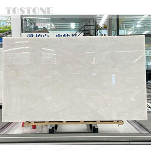 Losas <span class=keywords><strong>de</strong></span> Mármol Blanco <span class=keywords><strong>Ónix</strong></span> con Vetas Naturales Tostone para Paneles <span class=keywords><strong>de</strong></span> Fondo <span class=keywords><strong>de</strong></span> TV en Sala <span class=keywords><strong>de</strong></span> Estar, Diseño Interior <span class=keywords><strong>de</strong></span> Lujo - Product Image 1