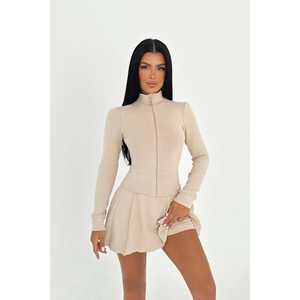 Ensemble une pièce Lola pour femme, jupe-short décontracté d'été, col à capuche, en tricot, coupe ajustée, motif uni, longueur genou - Product Image 3