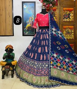 Filet papillon lourd brodé pour mariage et fête Lehenga Choli avec Dupatta Lehenga Choli pour femmes et filles - Product Image 2