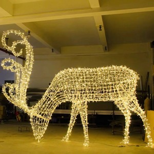 Luces Navideñas para Exteriores IP65 Blanco Cálido 100-300W, Decoración Impermeable con Escultura de Reno Gigante para Parques y Comunidades - Product Image 1