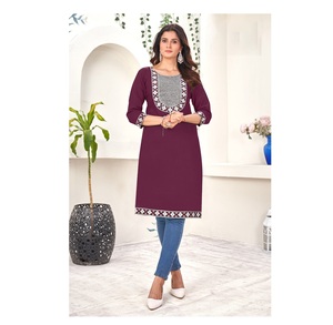 Präsentieren Designer Baumwolle Kurtis mit Baumwolle Stickerei Sequenz Arbeit Pakistani sche Kurti für den weltweiten Export