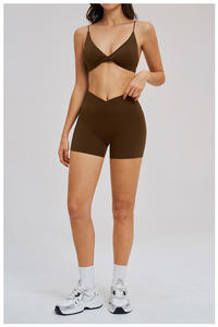 ชุดออกกำลังกายสำหรับผู้หญิง กางเกงขาสั้น บรา ชุดโยคะ ชุดฟิตเนส กางเกงขาสั้นเอวสูงแบบไขว้ ระบายอากาศได้ดี ไร้ตะเข็บ - Product Image 4