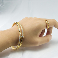 Ensemble de bijoux plaqué or sur mesure, design boutique, idéal pour les occasions spéciales, collection de bijoux pour femmes, prêt à offrir