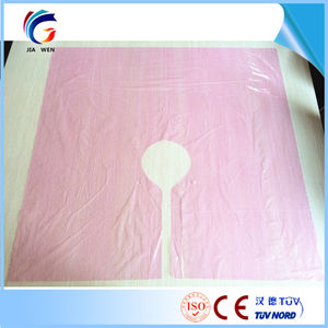 Delantal de plástico PE desechable impermeable hecho en China para cortar el cabello - Product Image 3