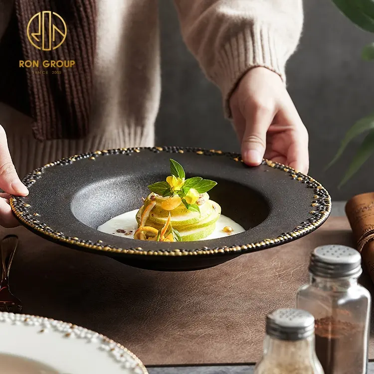 Cuenco de cerámica de estilo occidental para pasta, vajilla de porcelana con borde dorado, grande y lateral ancho, venta al por mayor, para restaurante