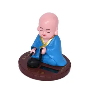 Nette buddhistische Mönchs statue Solarenergie tanzende kleine Figur Chinesische Shaolin-Skulptur für Auto garten dekor-Blauer Solar mönch