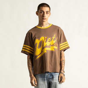 T-Shirt Personalizzata OEM con Stampa Serigrafica, Maniche a Righe e Cuciture Inverse, Effetto Sbiadito al Sole - Product Image 2