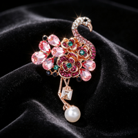 Broche en alliage Flamant rose or rose, Épingle de revers Fleur Perle Cristal, Bijou décoratif, Ornement, Cadeau pour Femme, Vente en gros