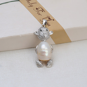 Collier pendentif en perles baroques exotiques en forme de singe fait à la main, en argent 925 avec base creuse, accessoire féminin - Product Image 4