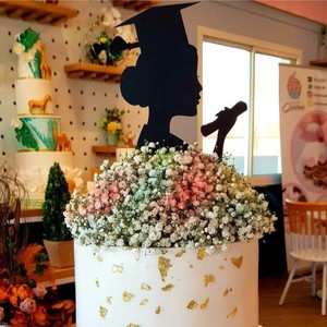 ท็อปเปอร์เค้กอะคริลิครูปนักเรียนพร้อมข้อความ "น้ำผึ้งและความหวาน" สำหรับตกแต่งในช่วงงานฉลองรับปริญญา - Product Image 3