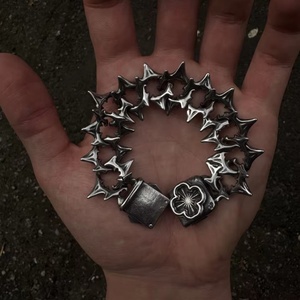 Pendientes de Acero Inoxidable para Mujer con Diseño de Estrella de Mar en Espiral y Engaste de Bisel, Ideales para Regalo - Product Image 1