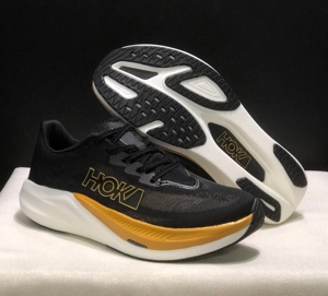 รองเท้ากีฬาดีไซน์เนอร์รุ่น Rocket X 3 ทำจากคาร์บอนไฟเบอร์ ช่วยลดแรงกระแทก เหมาะสำหรับการวิ่งในสภาพอากาศฝนตกและสำหรับการวิ่งบนลู่วิ่ง - Product Image 4