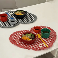 Sous-plats isolants multi-tailles personnalisables avec logo, sous-plat de table à manger en forme de cœur à carreaux, dessous de verre mignon en dentelle plissée, tapis de tasse à eau