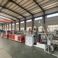 Ligne d'extrusion de profilés en composite bois-plastique (WPC) pour terrasses et clôtures extérieures