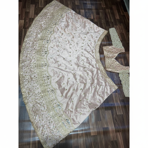 Ropa de fiesta de diseño Lehenga Choli con hermoso bordado talla 2XL - Product Image 1