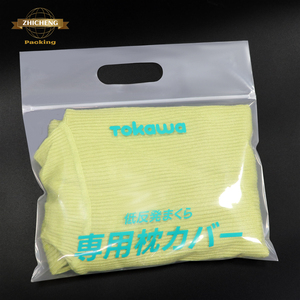 Sacchetto per T-shirt personalizzato con logo stampato, riciclabile, con manici fustellati autosigillanti in PE, dimensioni e colore personalizzabili - Product Image 1